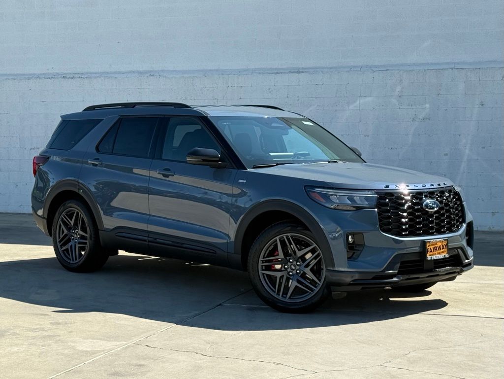2025 Ford Explorer ST-LINE's photo
