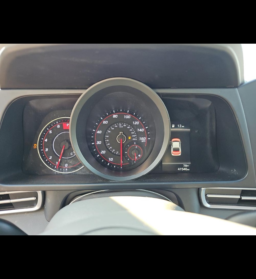 2021 Hyundai Elantra SEL photo 3