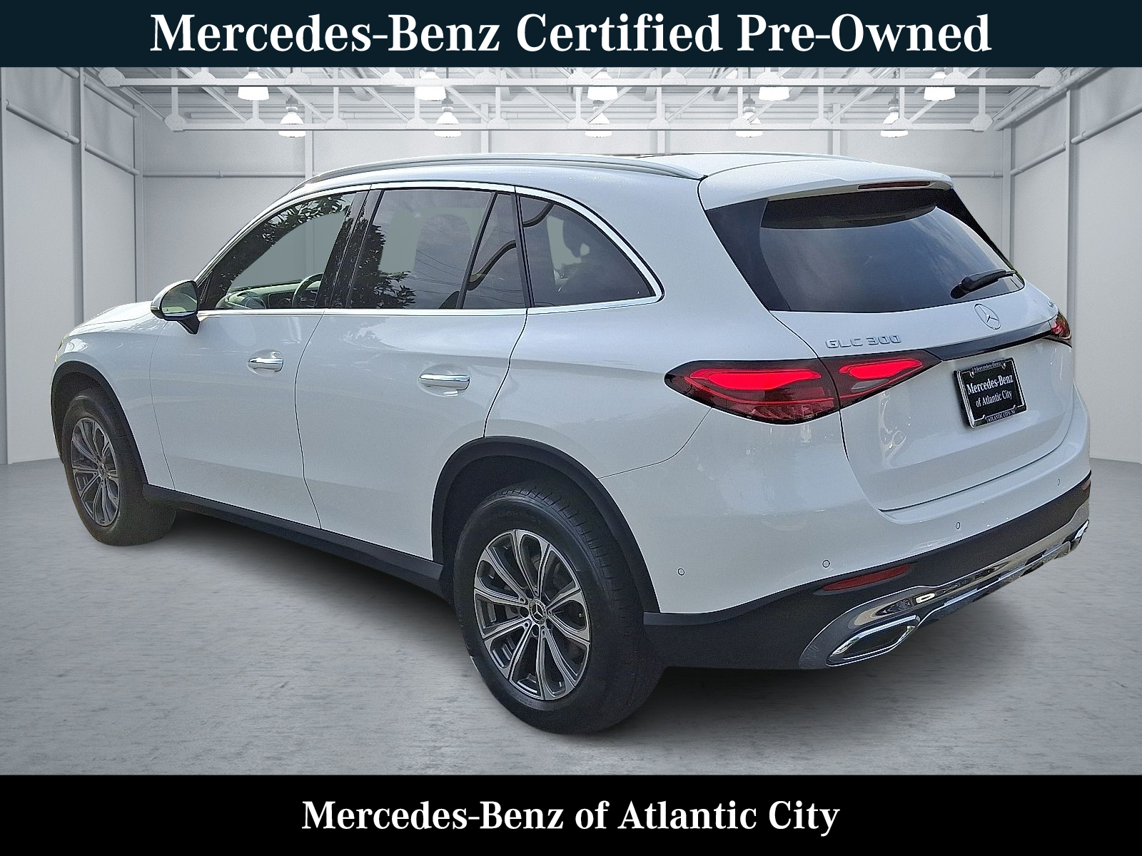 2025 Mercedes Benz GLC 300 4MATIC photo 4