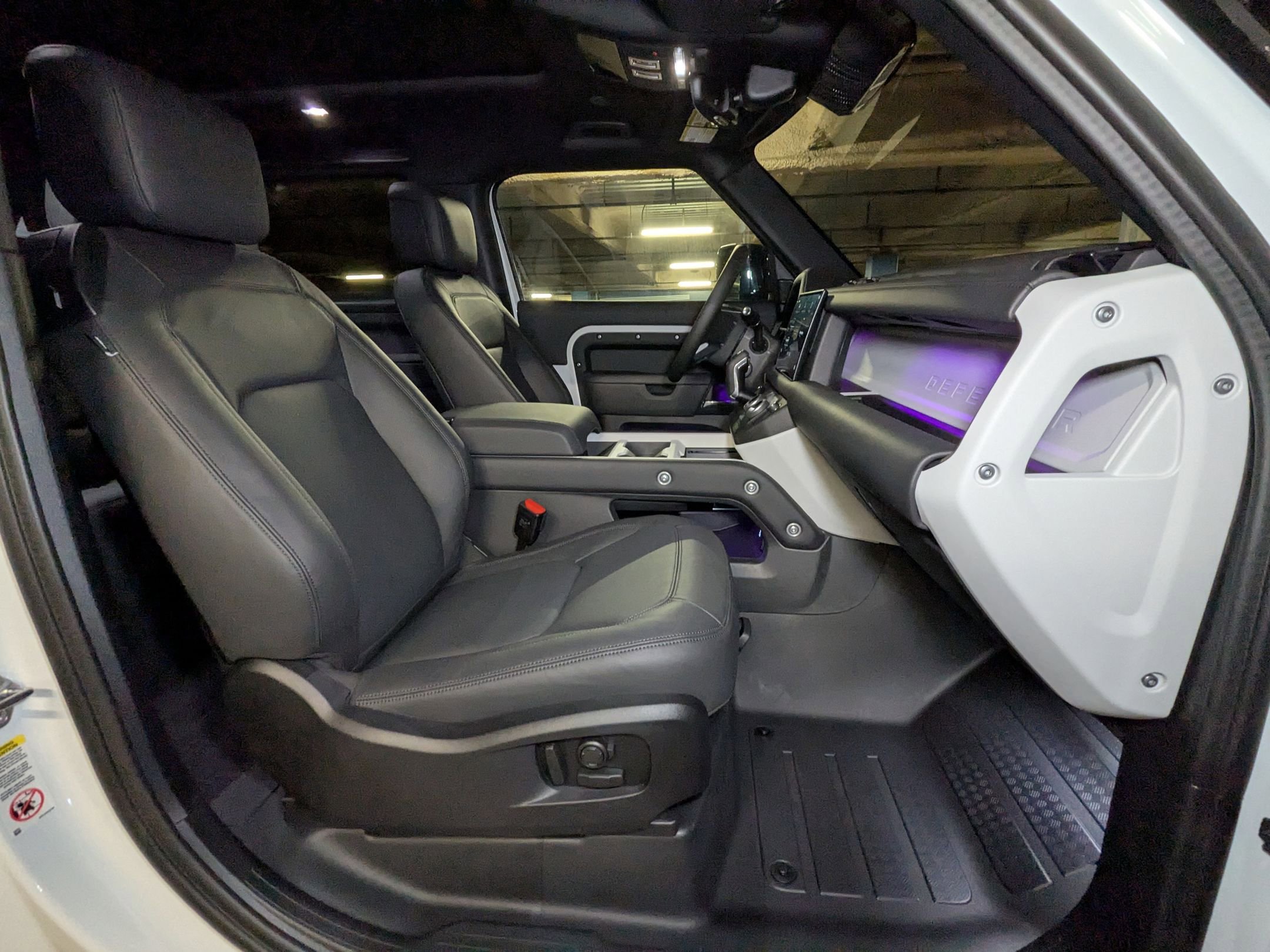 2025 Land Rover Defender 90 X-Dynamic SE photo 14