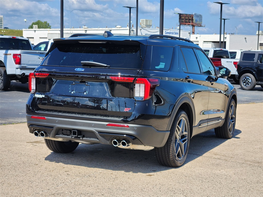 2025 Ford Explorer ST photo 4