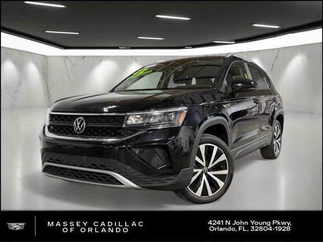 2022 Volkswagen Taos SE's photo