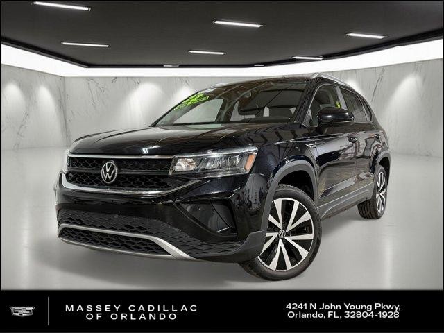 2022 Volkswagen Taos SE's photo