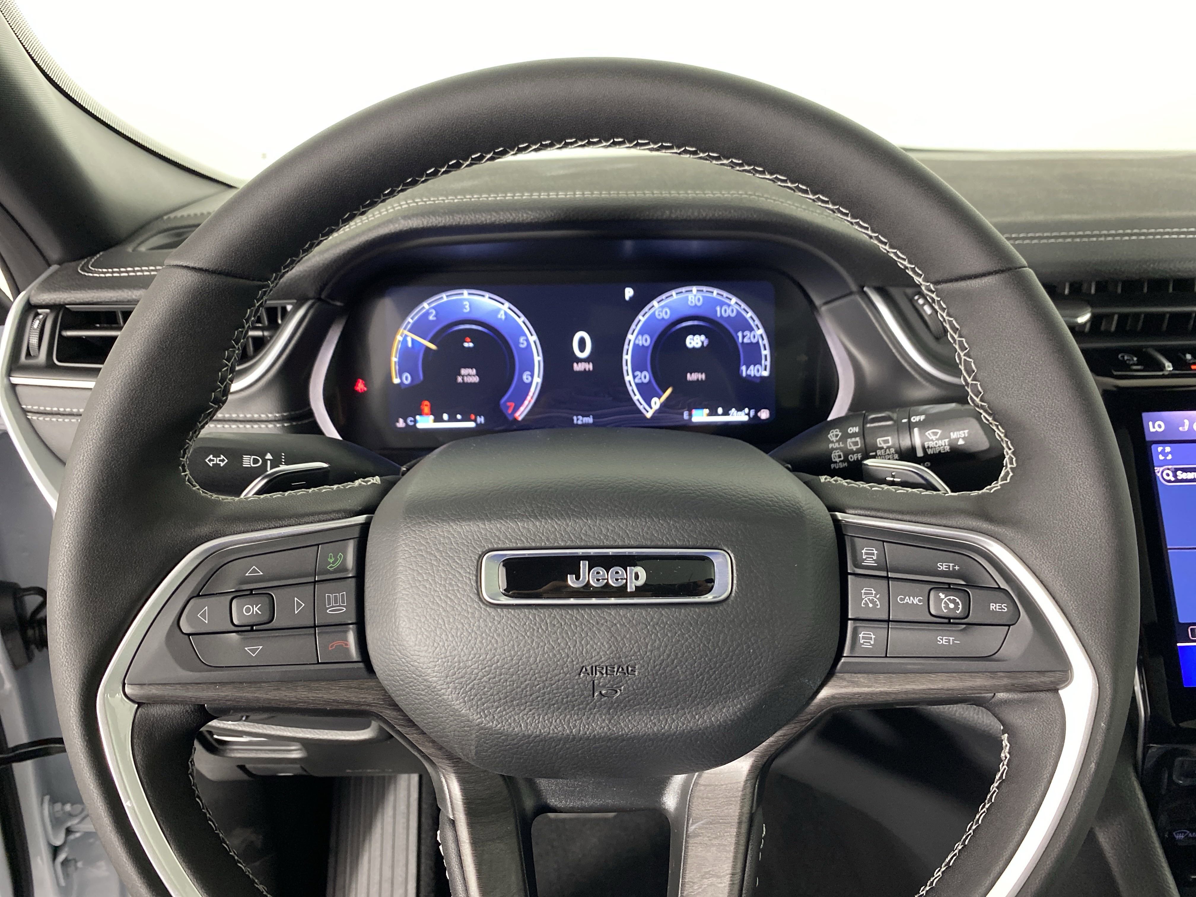 2025 Jeep Grand Cherokee Limited photo 3