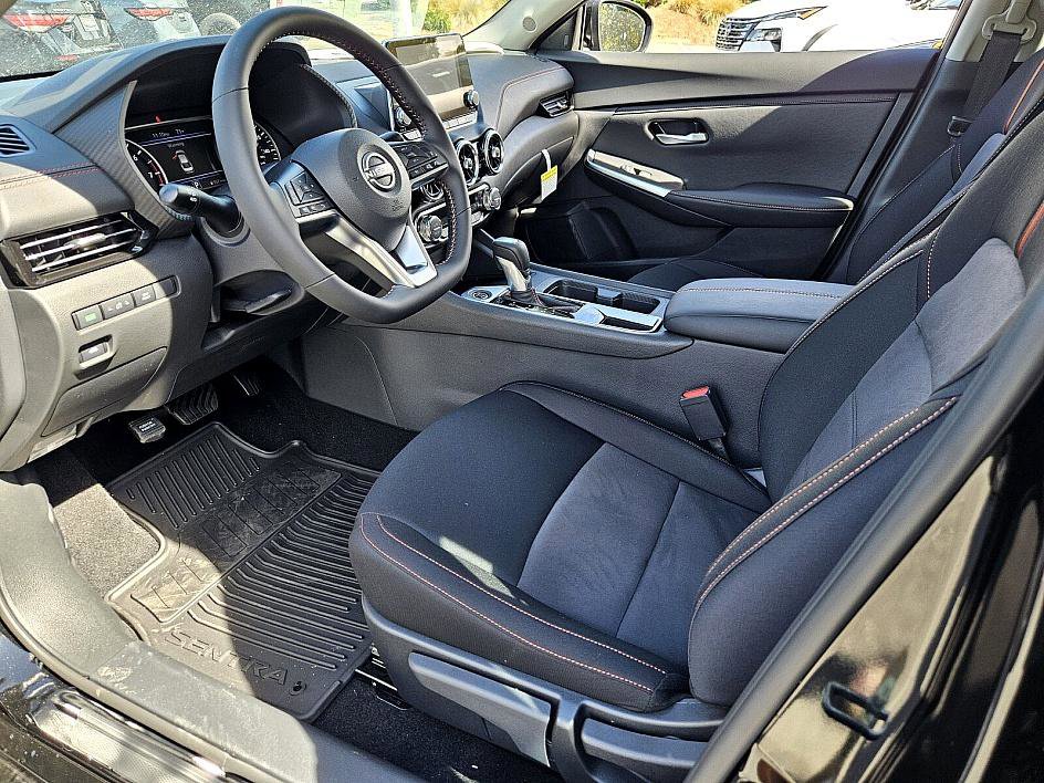 2025 Nissan Sentra SR photo 7