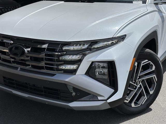 2025 Hyundai Tucson Hybrid Limited photo 2