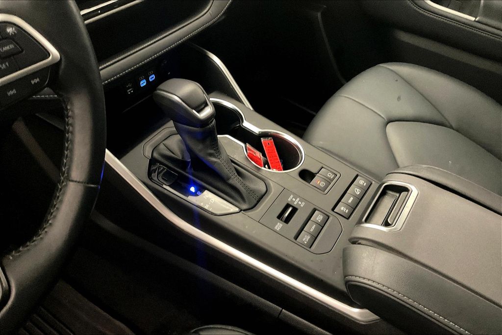 2022 Toyota Highlander XLE photo 13