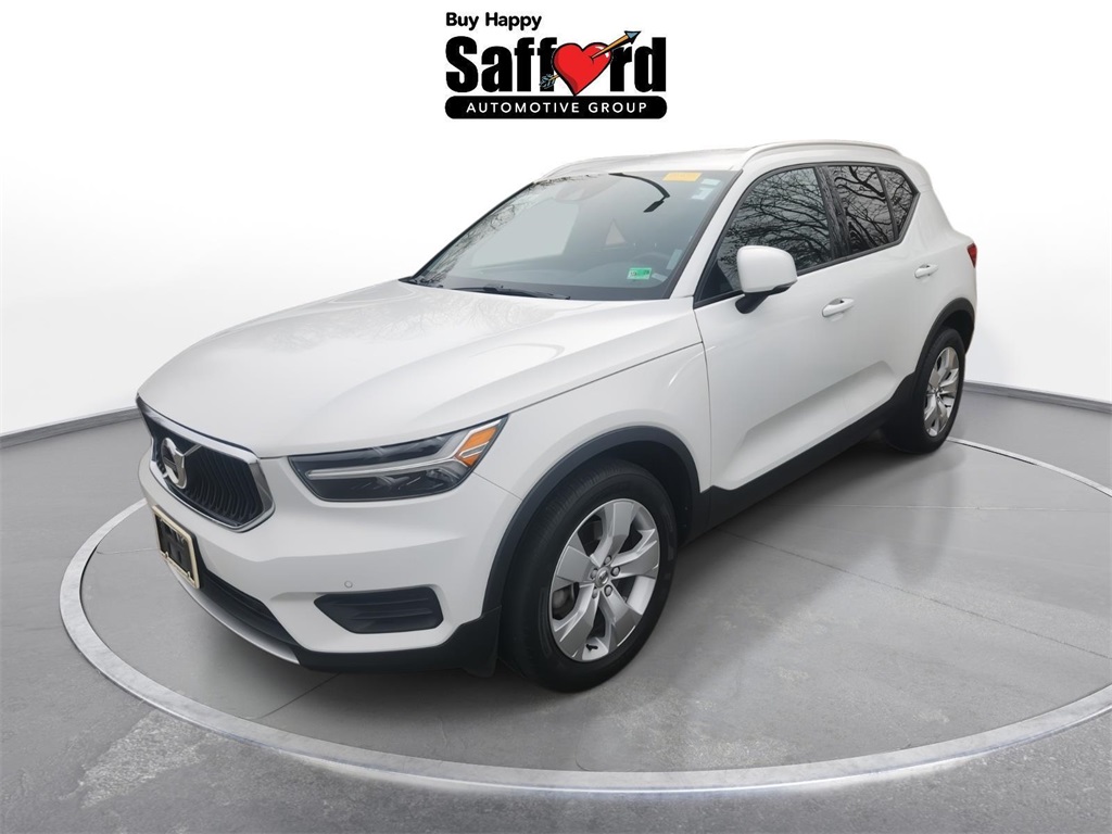 2020 Volvo XC40 Momentum's photo