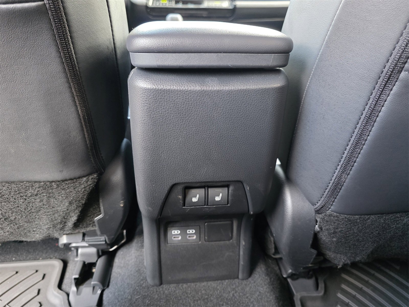 2024 Toyota Prius LE photo 19