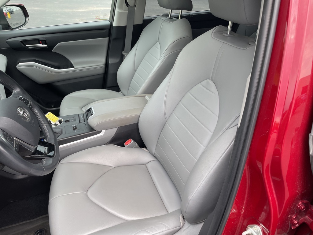 2020 Toyota Highlander Hybrid XLE photo 2