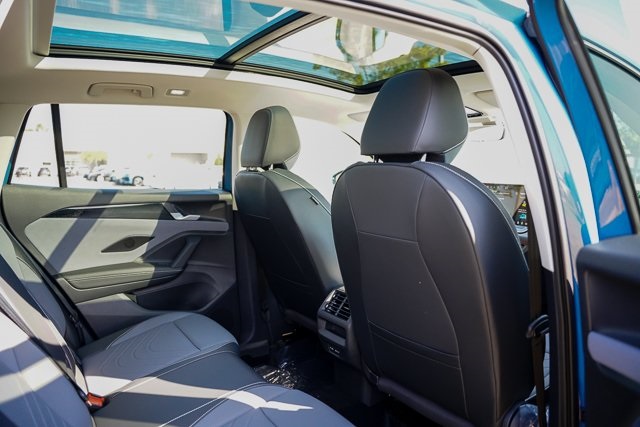 2025 Volkswagen Tiguan SE photo 34
