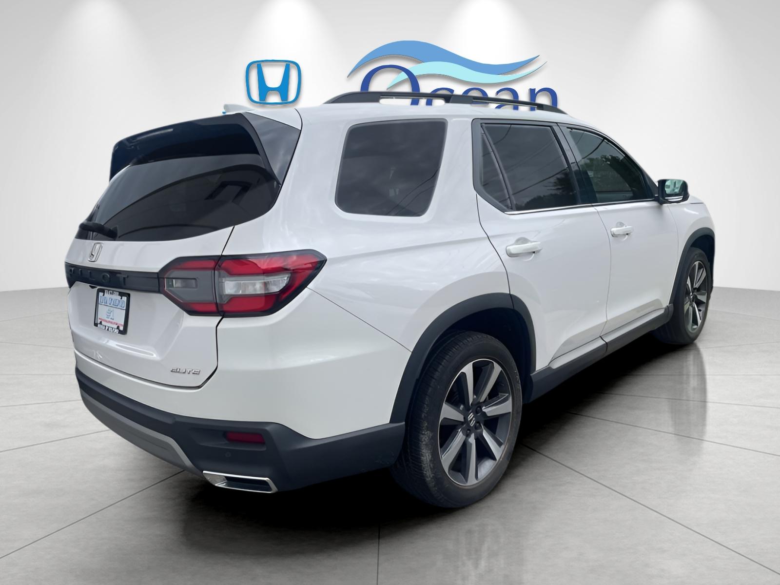 2023 Honda Pilot Elite photo 2