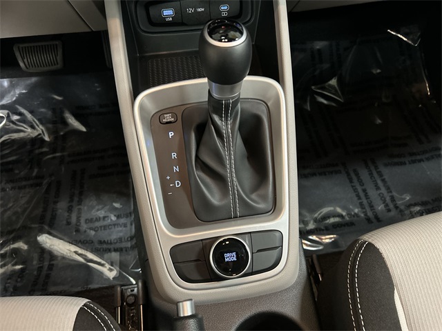 2025 Hyundai Venue SEL photo 32