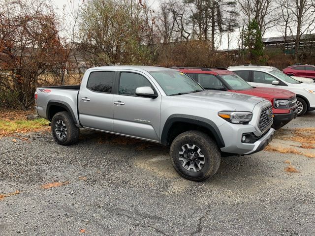 2022 Toyota Tacoma TRD Off-Road photo 2