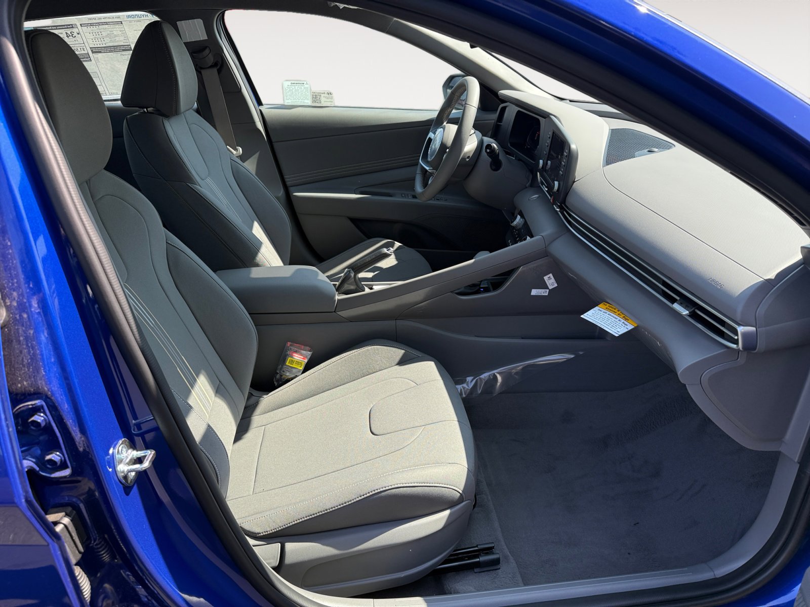 2025 Hyundai Elantra SEL Sport photo 18