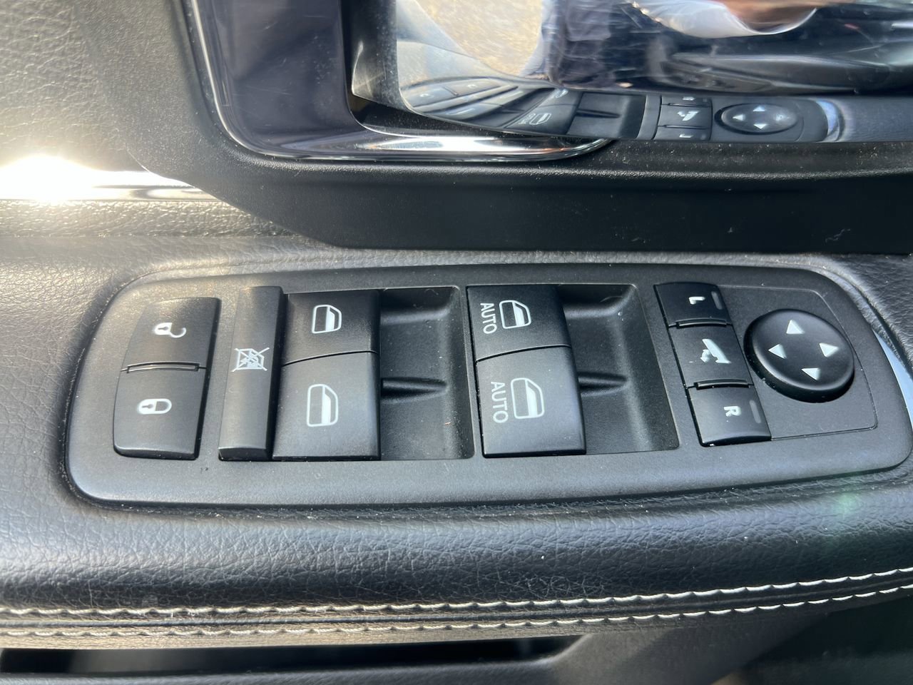 2017 Ram 1500 Laramie photo 12
