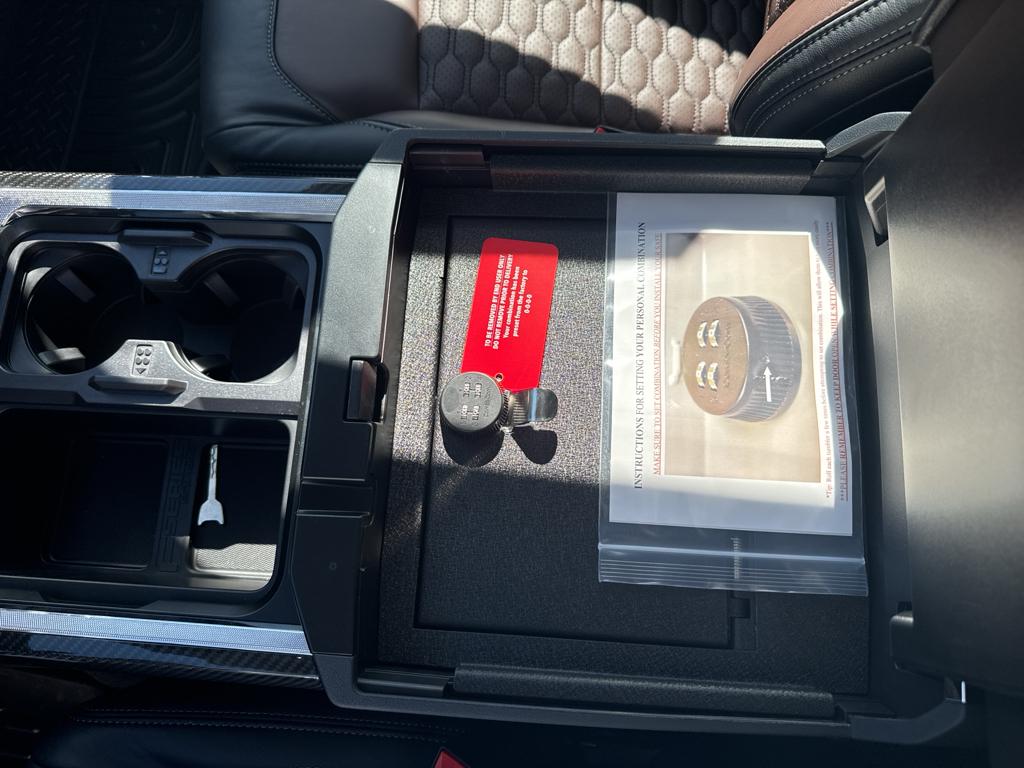 2024 Ford F-250 Lariat photo 12