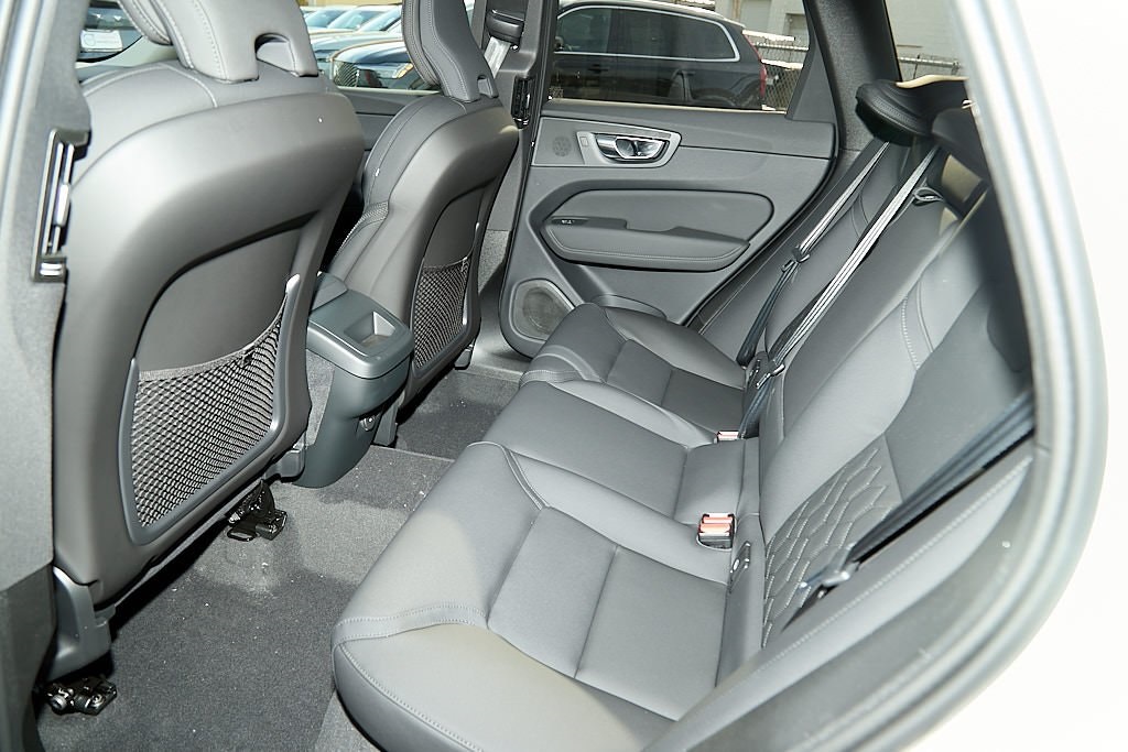 2026 VOLVO XC60 - Image 19