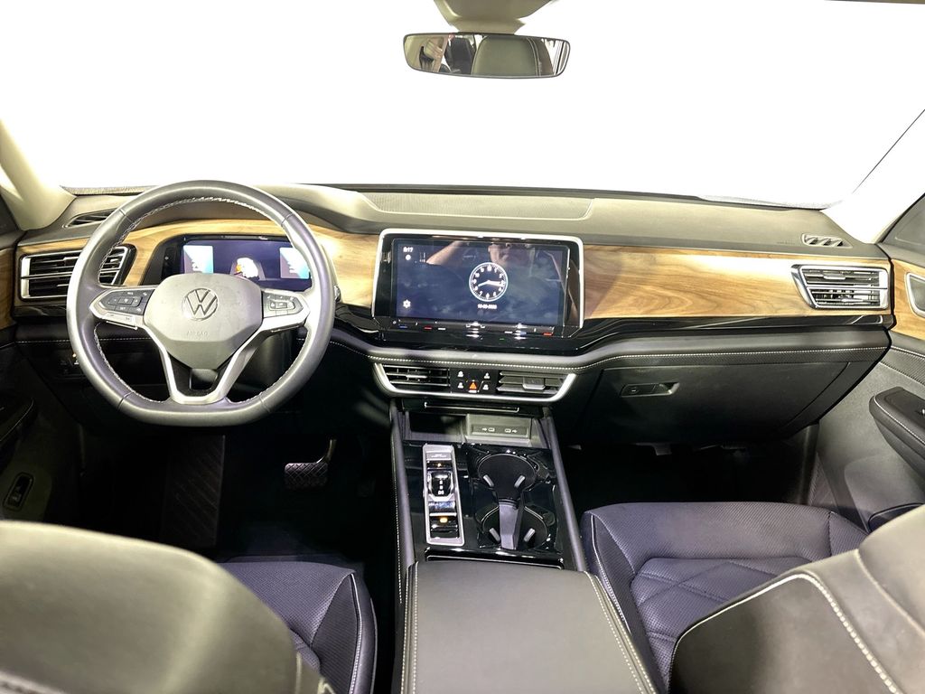 2024 Volkswagen Atlas SE Technology photo 11