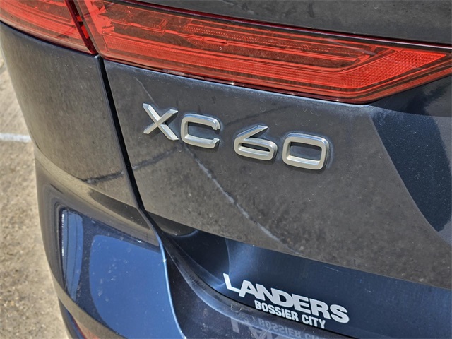2022 Volvo XC60 B5 Momentum photo 8