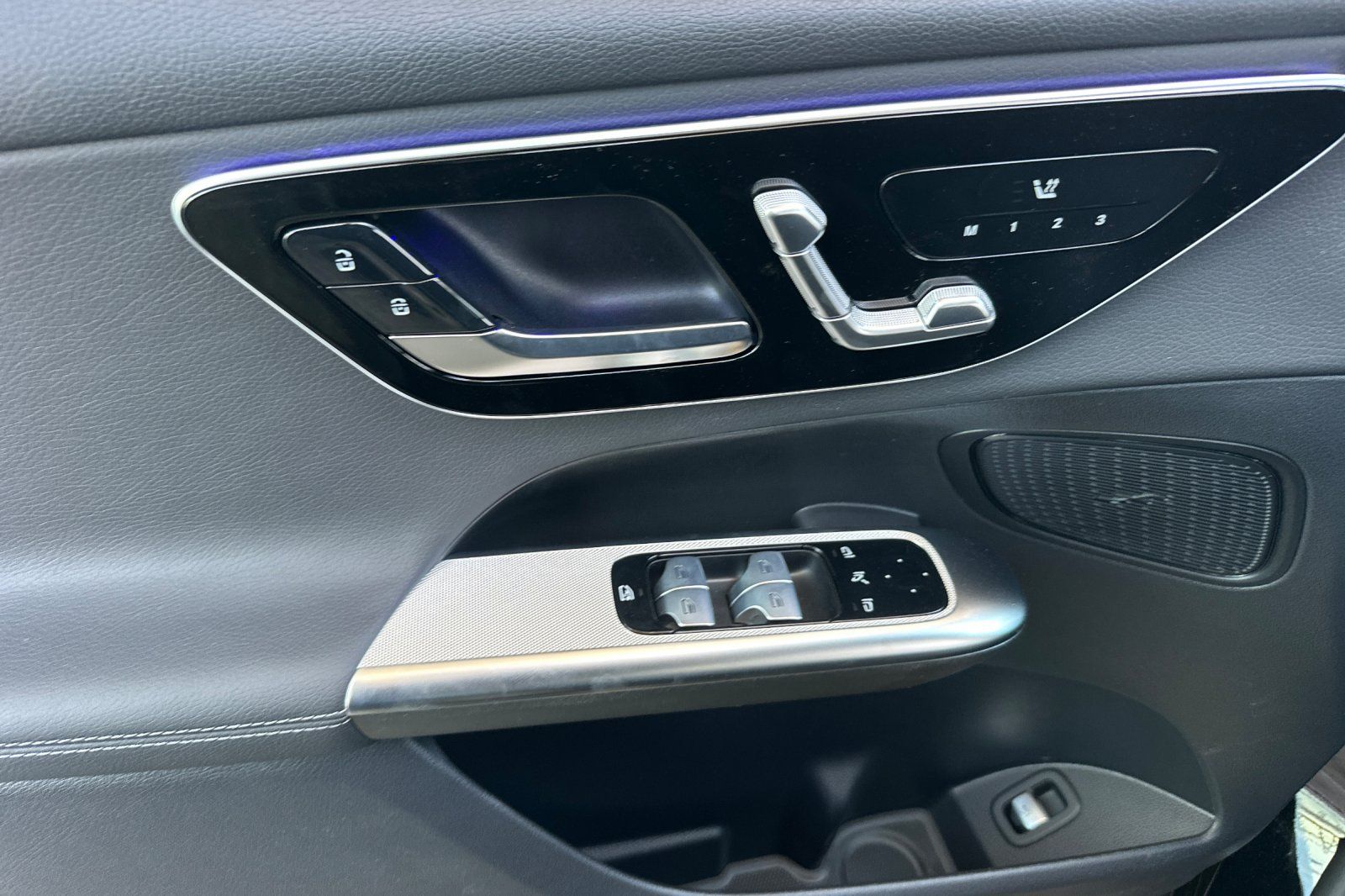 2025 Mercedes Benz GLC 300 photo 17