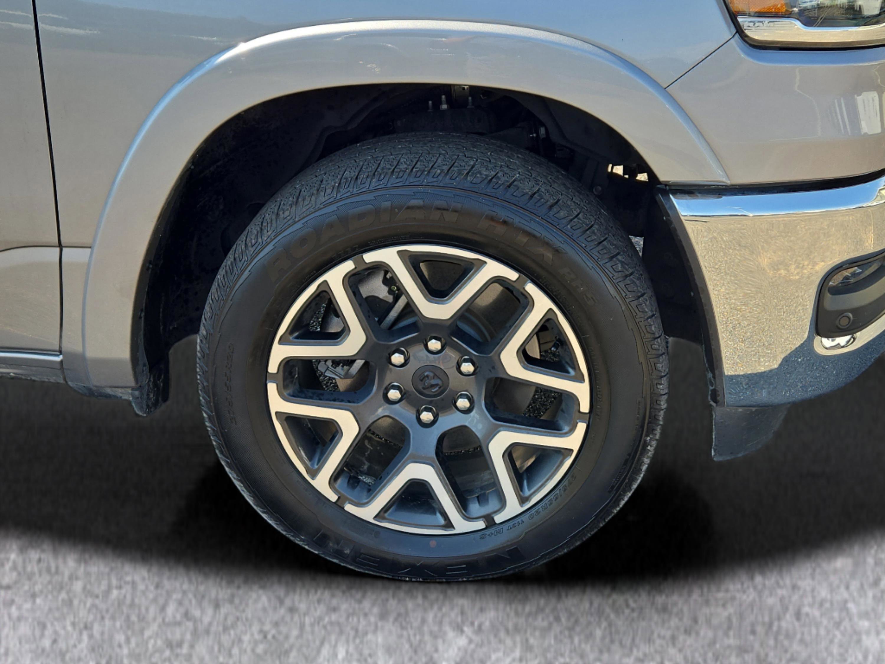 2025 Ram 1500 Laramie photo 4