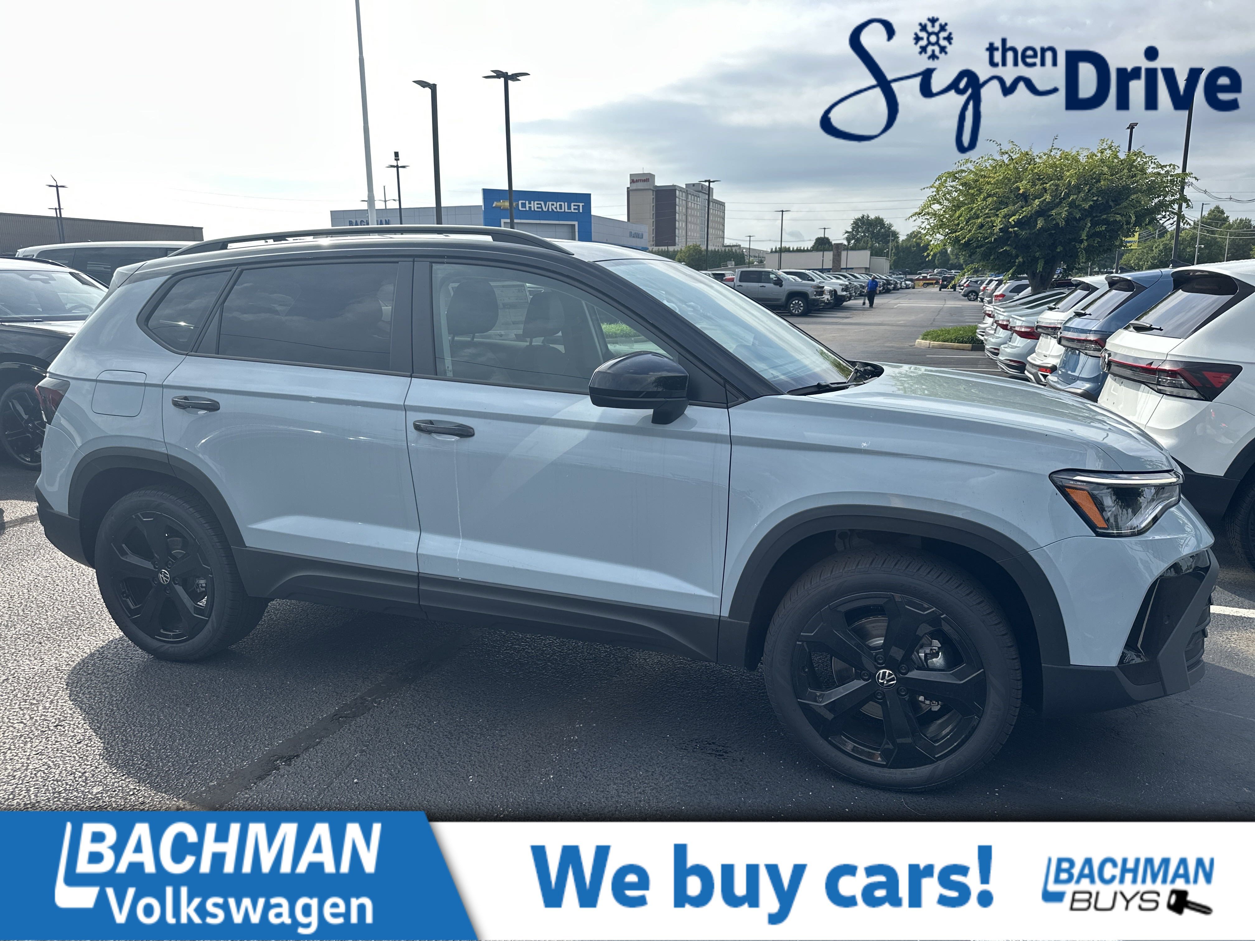 2025 Volkswagen Taos SE Black's photo