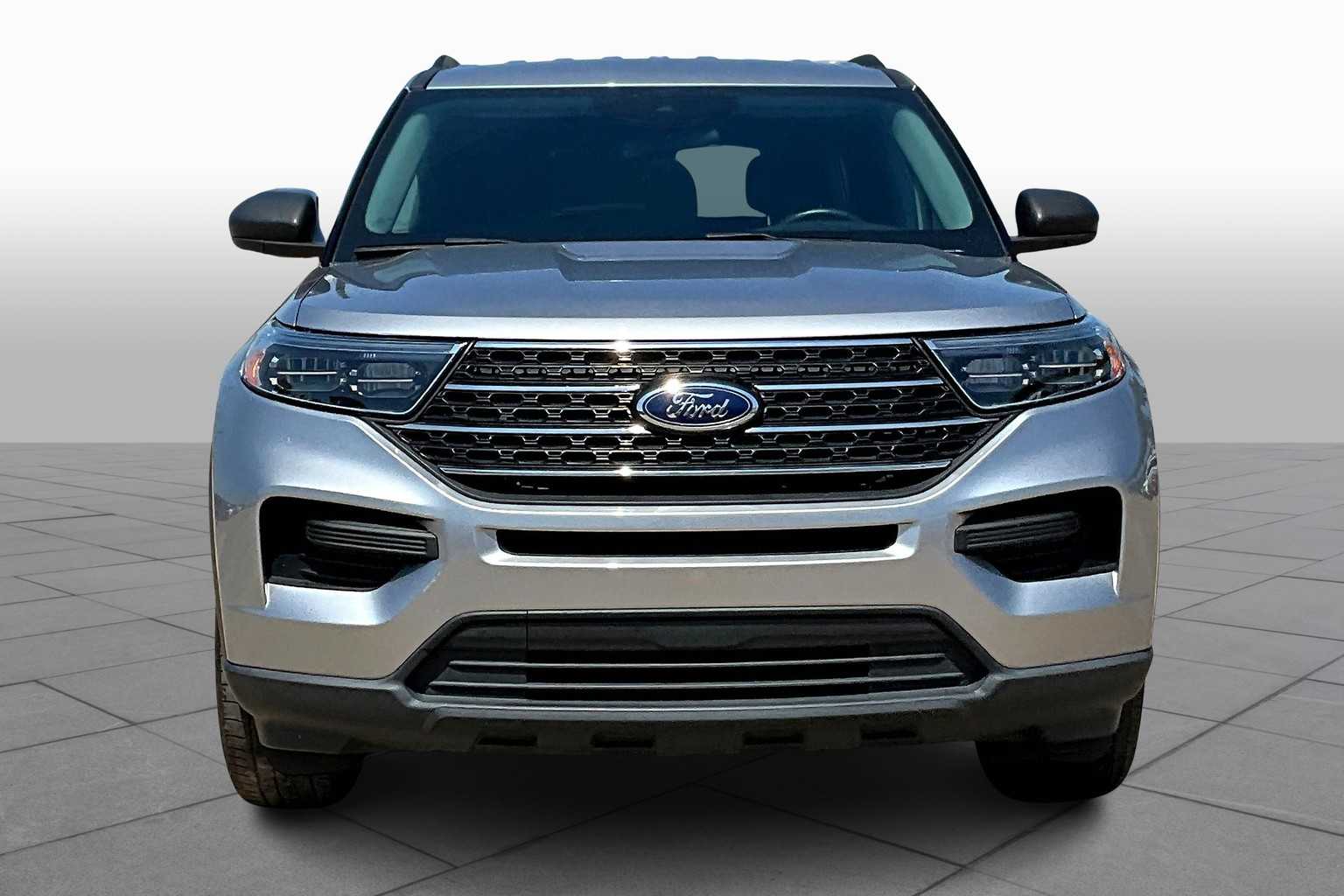2022 Ford Explorer XLT Sport photo 3