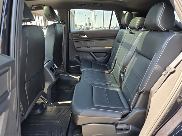 2022 Volkswagen Atlas Cross Sport V6 SEL R-Line photo 4