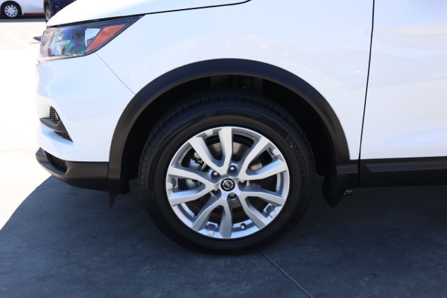 2022 Nissan Rogue Sport S photo 9