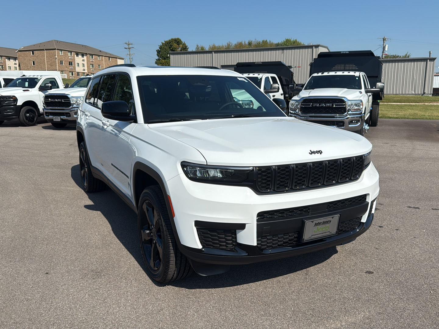 2025 Jeep Grand Cherokee Altitude X photo 2