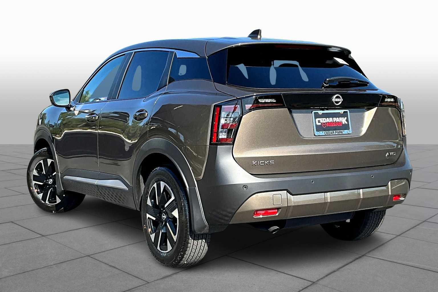 2025 Nissan Kicks SV photo 11