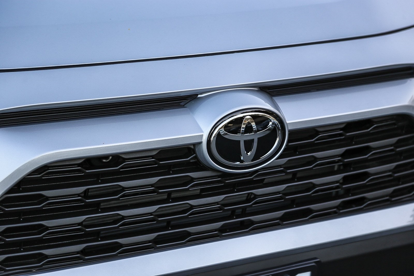 2025 Toyota RAV4 LE photo 2