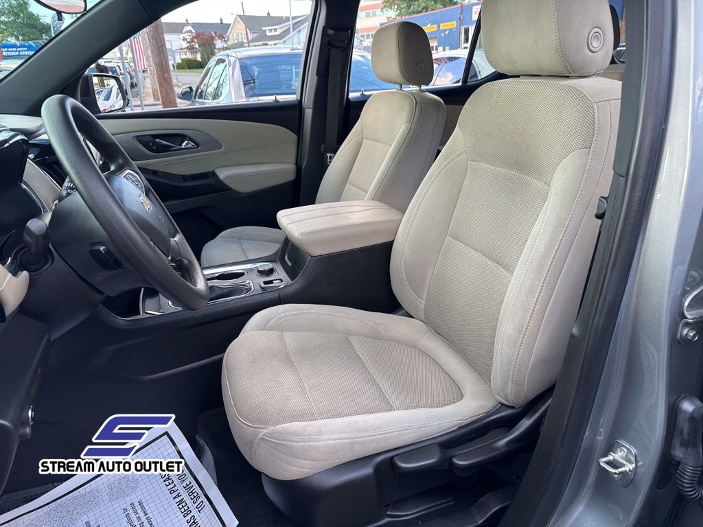 2023 Chevrolet Traverse LS photo 15
