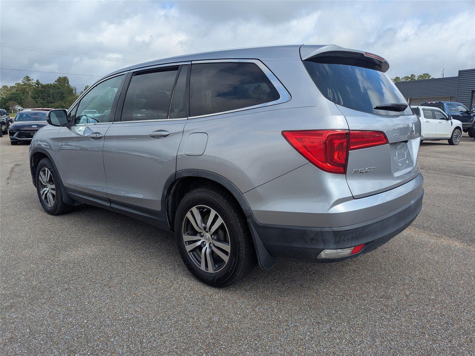2017 Honda Pilot EX-L photo 2