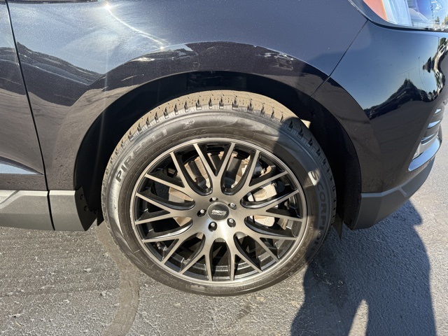 2024 Ford Edge Titanium photo 21