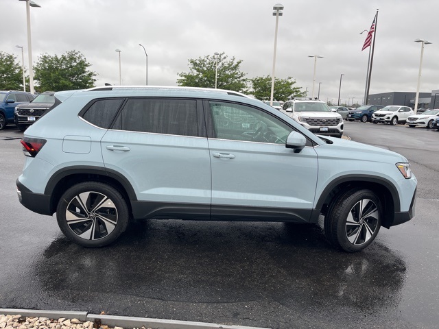 2025 Volkswagen Taos SE photo 6