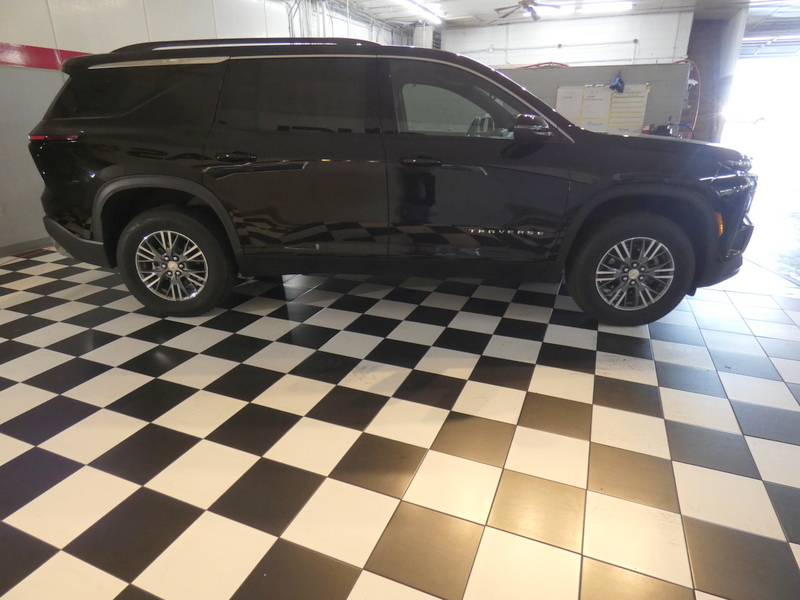 2025 Chevrolet Traverse 1LT photo 2