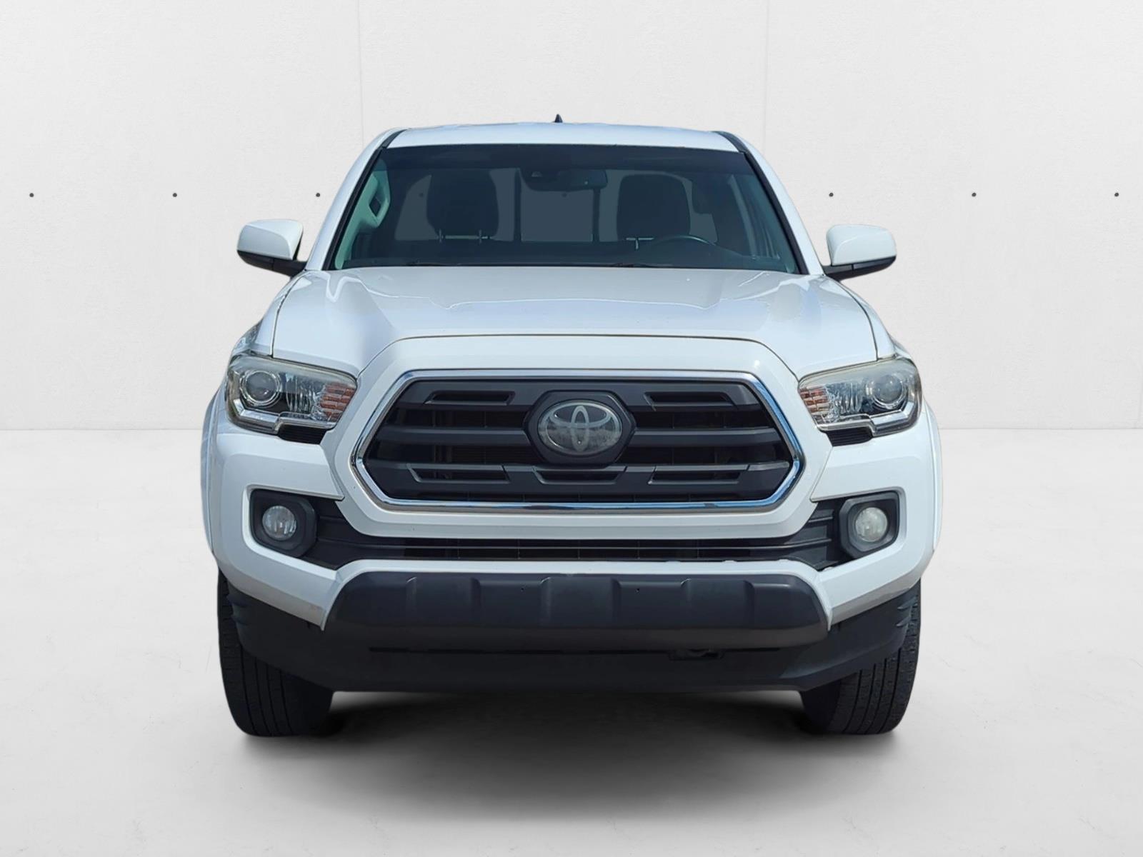 2018 Toyota Tacoma SR5 V6 photo 2