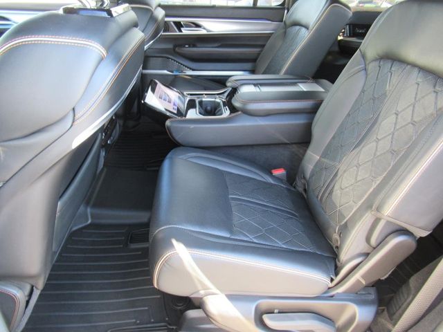 2022 Jeep Grand Wagoneer III photo 32