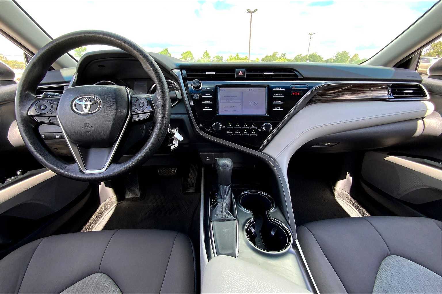 2019 Toyota Camry LE photo 13
