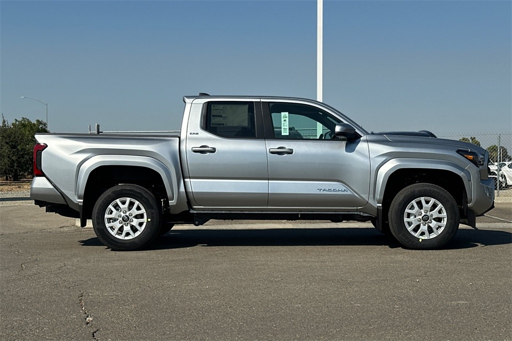 2025 Toyota Tacoma SR5 Double Cab photo 3