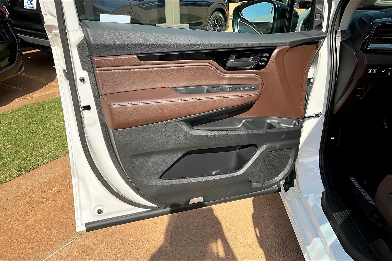 2026 Honda Odyssey Touring photo 9