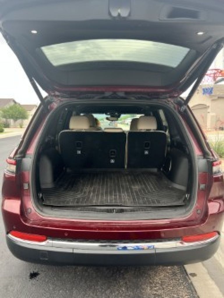 2023 Jeep Grand Cherokee Limited photo 3
