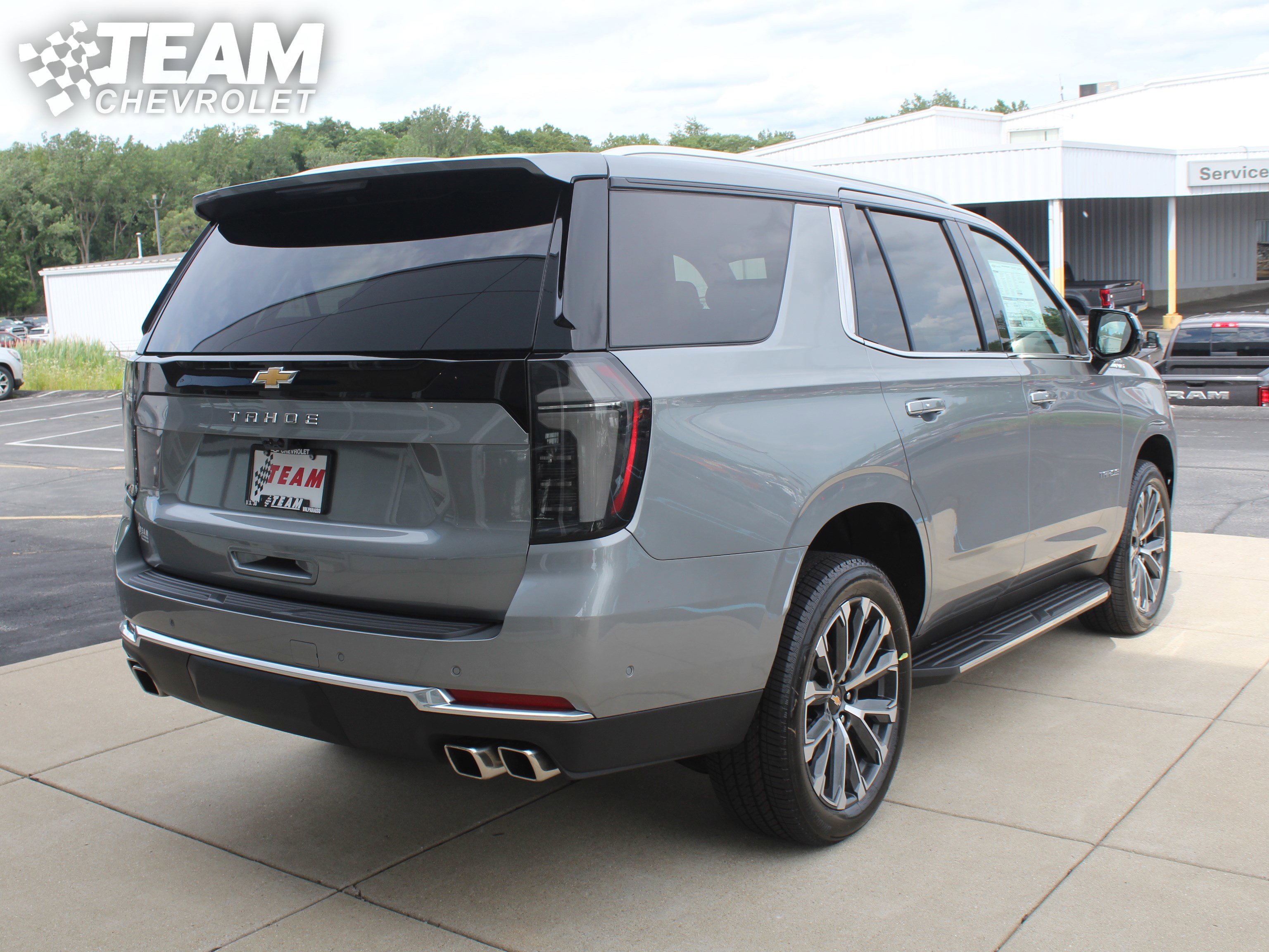2025 Chevrolet Tahoe High Country photo 2