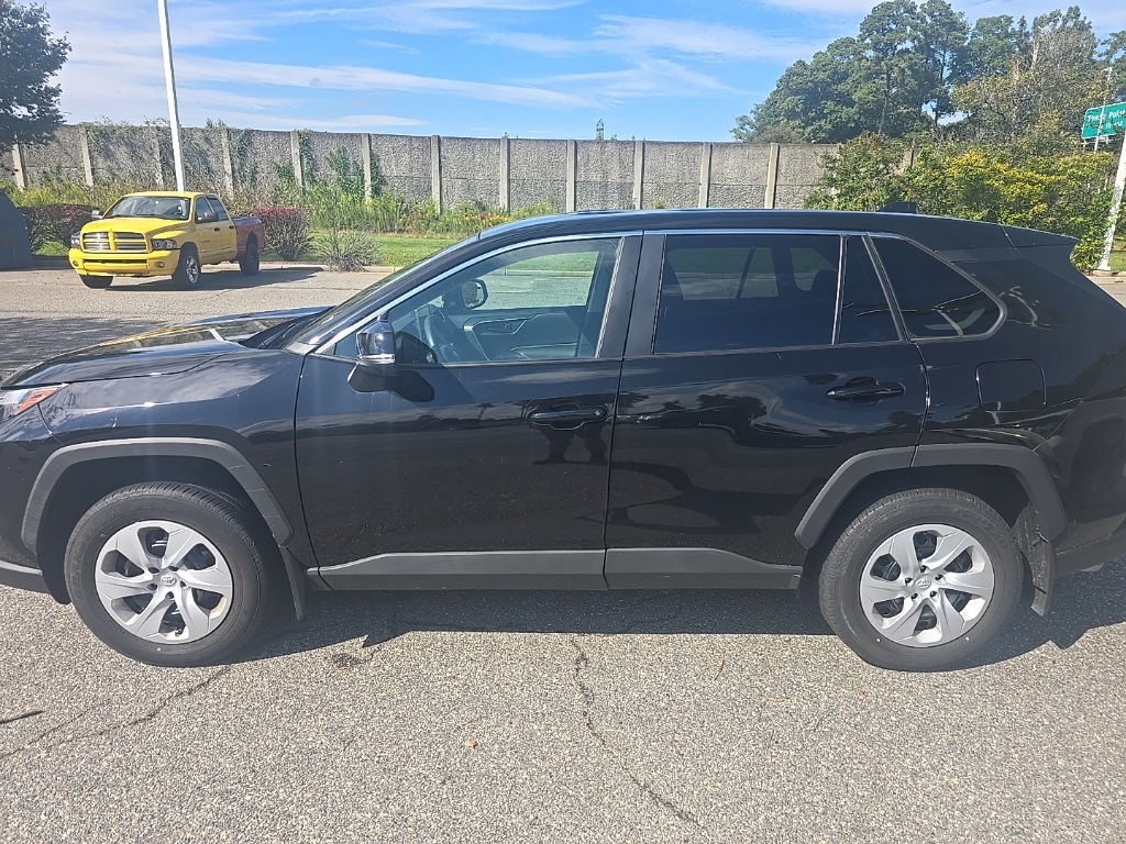 2023 Toyota RAV4 LE photo 7