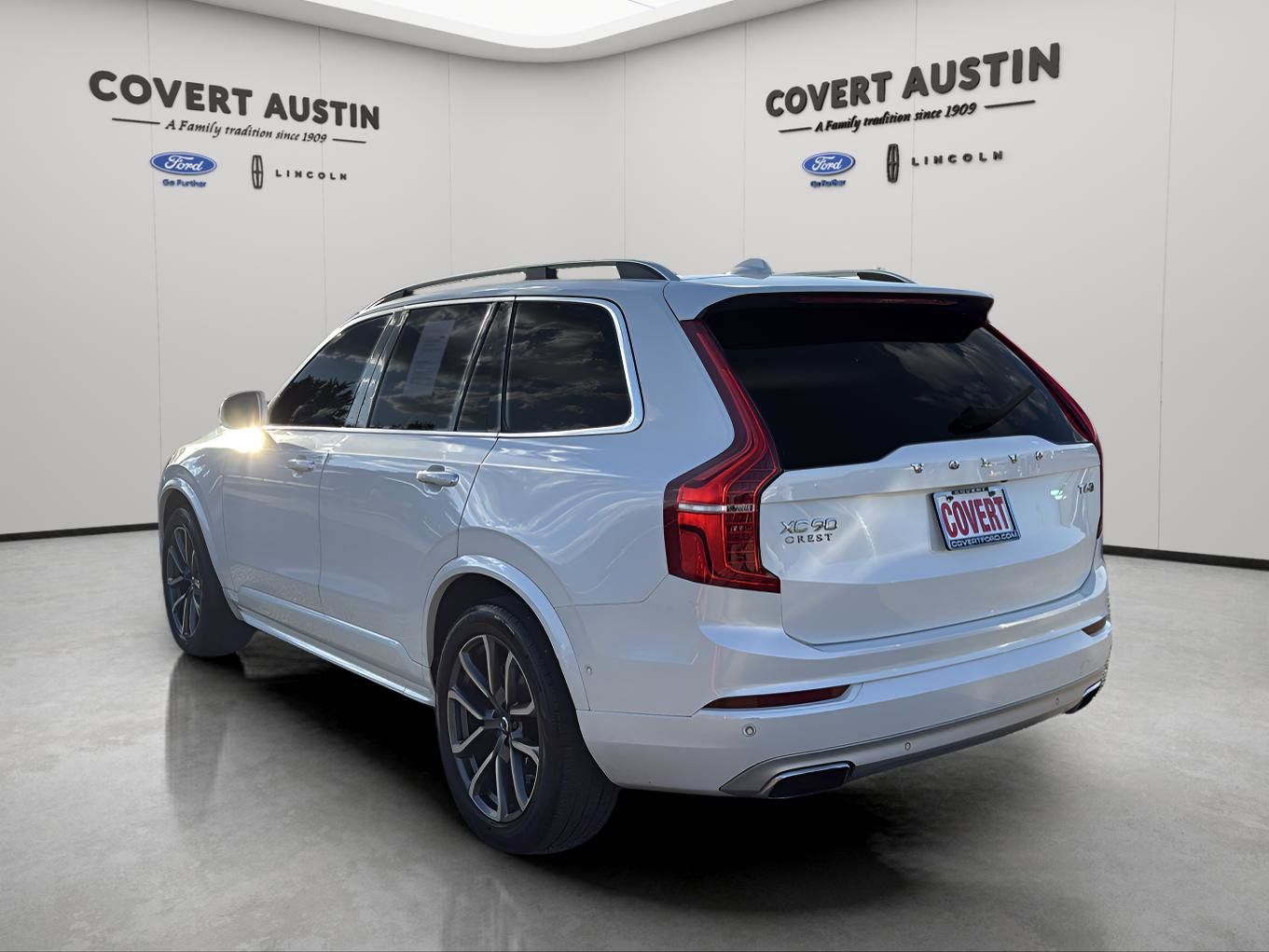 2019 Volvo XC90 T6 Momentum photo 2