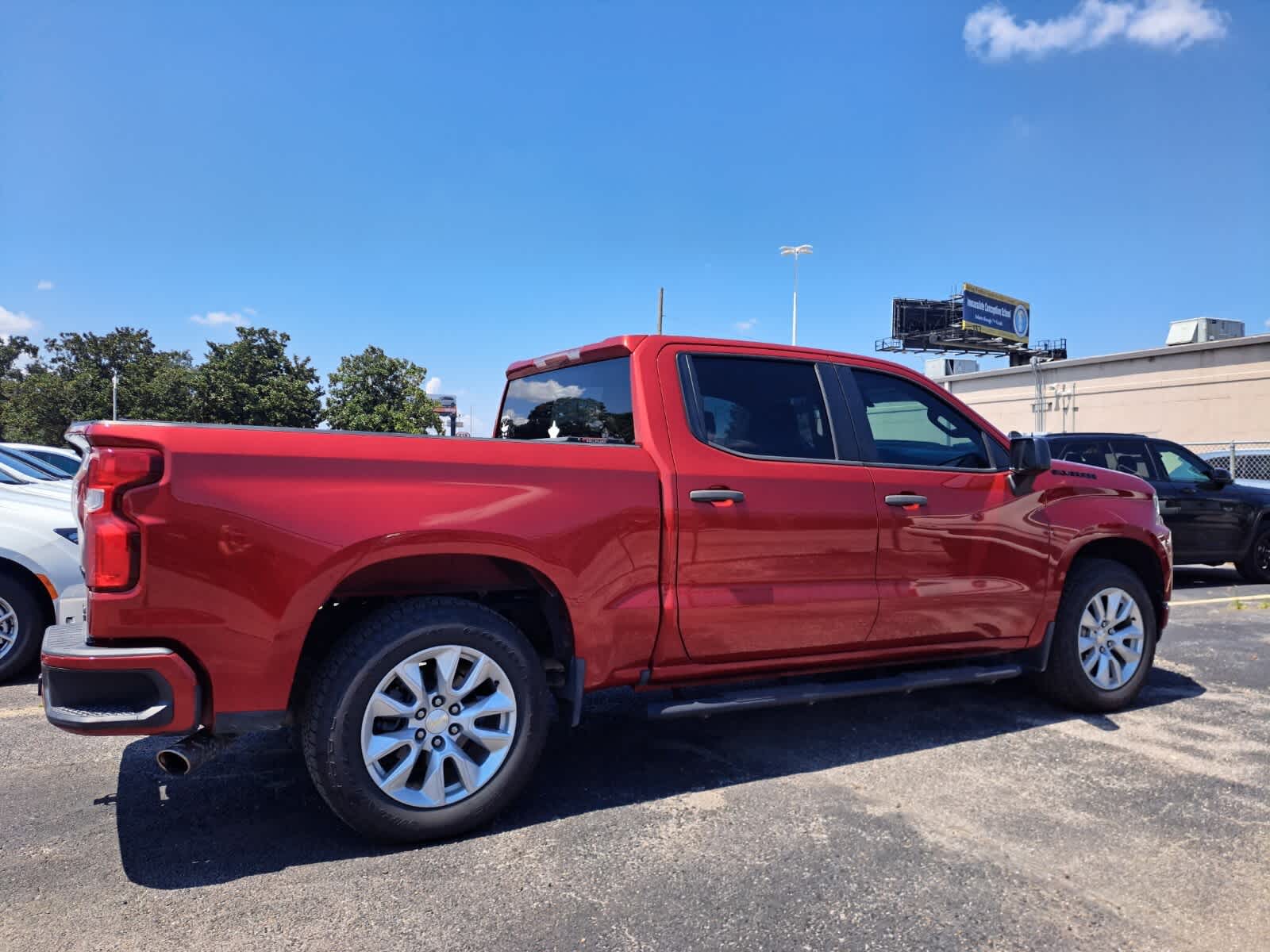 2021 Chevrolet Silverado Custom photo 4