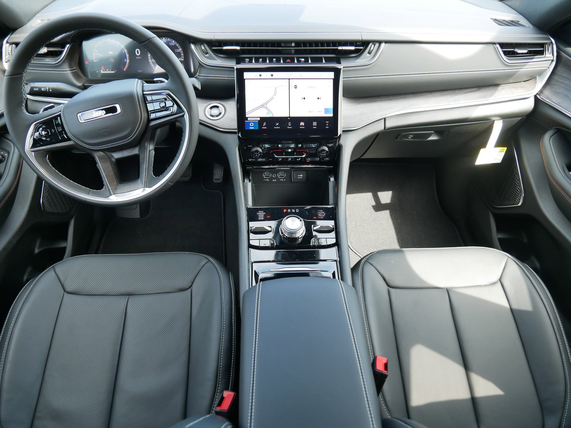 2025 Jeep Grand Cherokee Overland photo 9