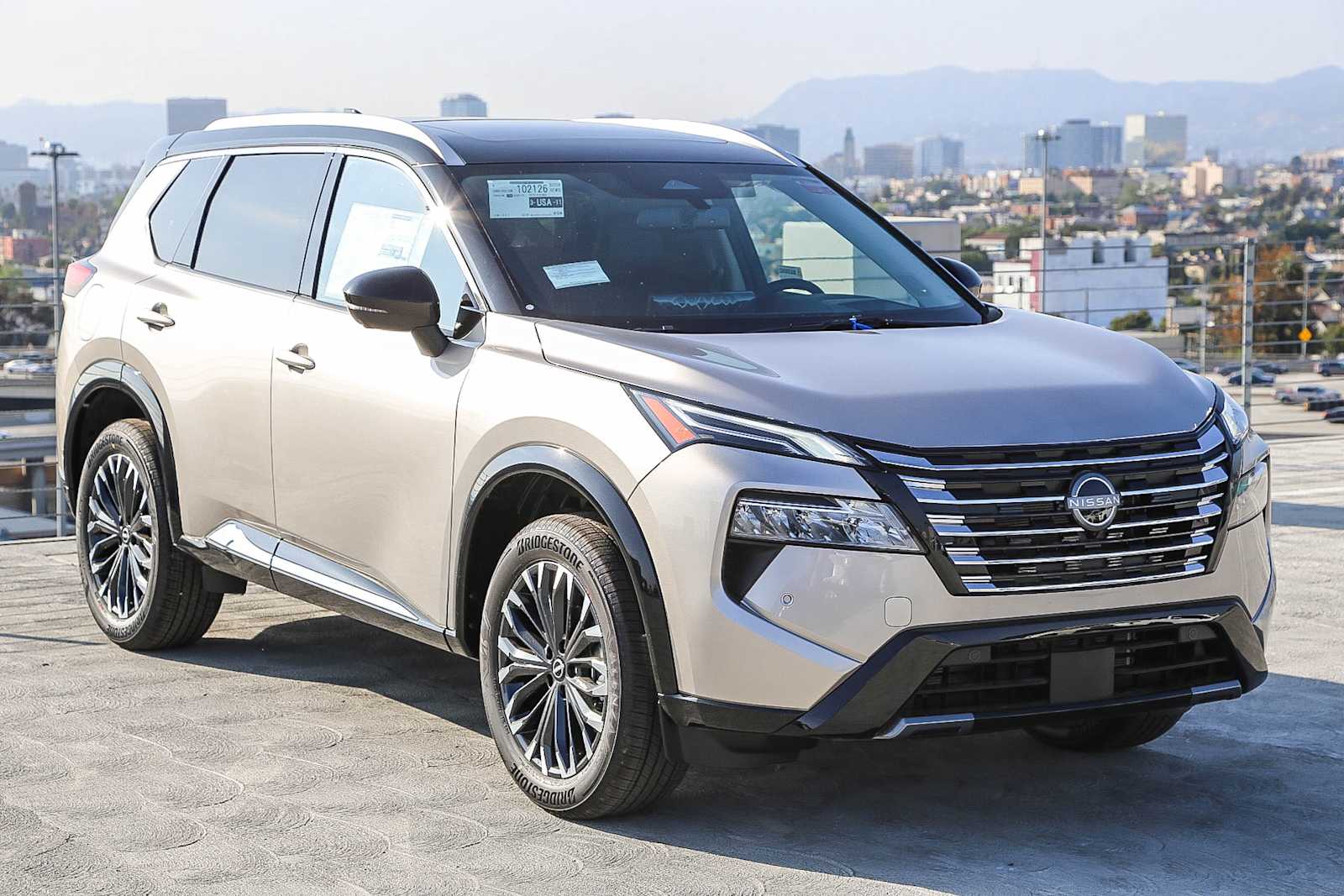 2025 Nissan Rogue Platinum photo 3